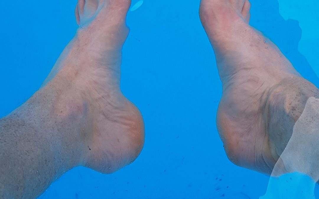 Les pieds dans l'eau froide